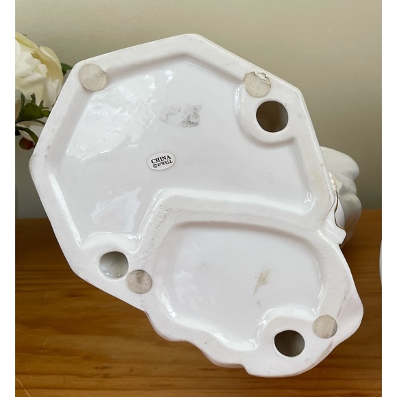 O'WELL porcelain Angel figurine sitting on a Sundial holding a White Dove - Picture 5 of 5